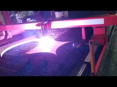 油をさされた船の内部のデッキの化学容器はタイプを通してステンレス鋼の曲がる版をめっきする